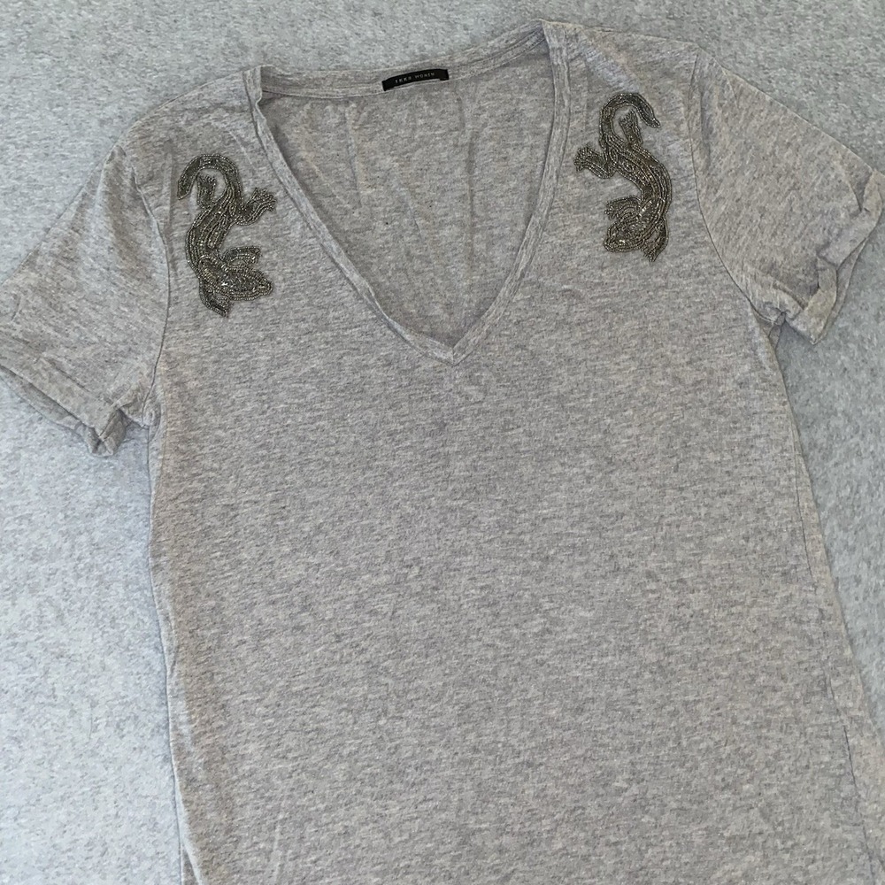 IKKS Women's Small Gray V-Neck T-Shirt Beaded Lizard Shoulder Embellished France - Picture 2 of 12
